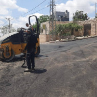 أعمال تعبيد في ضاحية ذنابة ضمن المنحة الاسعافية الحكومية