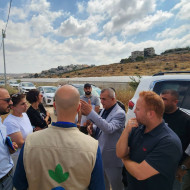 رئيس بلدية طولكرم يقود جولة تفقدية مع مؤسسات شريكة للاطلاع على احتياجات المناطق المهمشة والنازحين