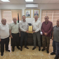 بلدية طولكرم تستقبل مدير جهاز الأمن الوقائي وتتسلم درعاً تكريمياً تقديراً لجهودها في خدمة المجتمع
