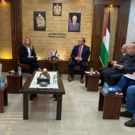 لقاء سعادة رئيس بلدية طولكرم الدكتور رياض عوض مع القنصل البريطاني العام في القدس في دار المحافظة