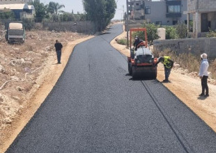 تأهيل وتعبيد الشارع المؤدي لحي الرشيد شرق ضاحية ذنابة بطول ( 700 ) متر