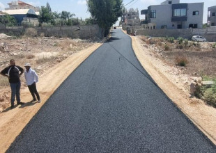 تأهيل وتعبيد الشارع المؤدي لحي الرشيد شرق ضاحية ذنابة بطول ( 700 ) متر