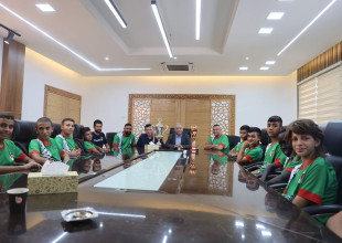 رئيس بلدية طولكرم يستقبل فريق أشبال رواحل