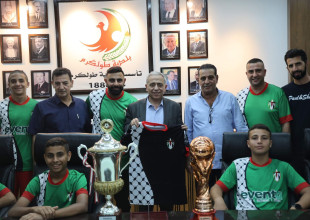 رئيس بلدية طولكرم يستقبل فريق أشبال رواحل