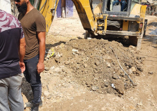 العمل جار على قدم وساق في إصلاح خطوط المياه في مخيم طولكرم