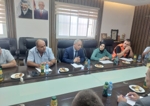 اجتماع رئيس بلدية طولكرم الدكتور المهندس رياض عوض وعدد من أعضاء المجلس البلدي