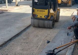 أعمال تعبيد وصيانة طرق في عدة مواقع في مدينة طولكرم
