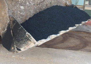أعمال تعبيد وصيانة طرق في عدة مواقع في مدينة طولكرم