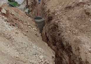 إنشاء خط تصريف مياه عادمة في الحي الجنوبي للمدينة