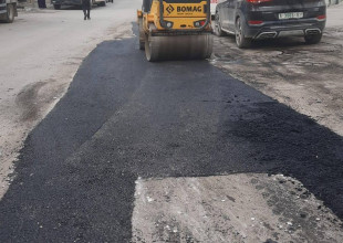تعبيد محيط ميدان جمال عبد الناصر ومقطع من شارع نابلس (أمام بنك فلسطين) بمساهمة مجتمعية من الغرفة التجارية