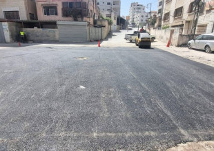 استمرار أعمال التعبيد في مفترق ابو صفيه وشارع المسلخ ضمن مشروع تأهيل وتعبيد الشوارع والطرق التي دمرتها آليات الاحتـ.ــــلال في مدينة طولكرم وضواحيها