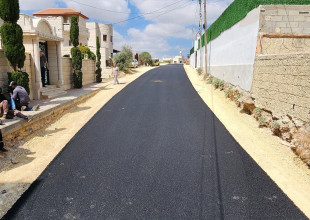 تنفيذ مشروع تأهيل وتعبيد عدد من الطرق الاصطلاحية على نظام المساهمه