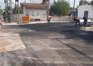 أعمال تعبيد في ضاحية ذنابة ضمن المنحة الاسعافية الحكومية