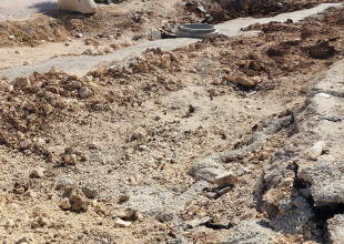 مشروع تمديد خطوط صرف صحي جديدة في الحي الشرقي قرب المقاطعة