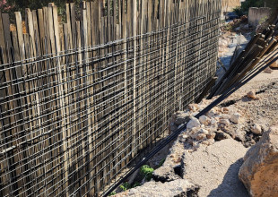 مشروع تمديد خطوط صرف صحي جديدة في الحي الشرقي قرب المقاطعة