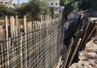 مشروع تمديد خطوط صرف صحي جديدة في الحي الشرقي قرب المقاطعة