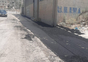 بلدية طولكرم تقوم بصيانة لبعض مقاطع الطرق المتضررة في المدينة