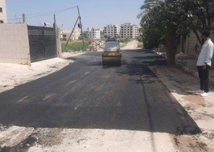 بلدية طولكرم تقوم بصيانة لبعض مقاطع الطرق المتضررة في المدينة