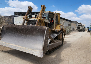 رئيس بلدية طولكرم يتفقد سير العمل في شارع الحرش