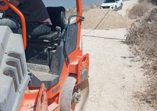 تأهيل عدد من الطرق خارج حدود البلدية في جبل الباشا والمناطق المحيطة به ، لتسهيل حركة المواطنين والتخفيف عنهم