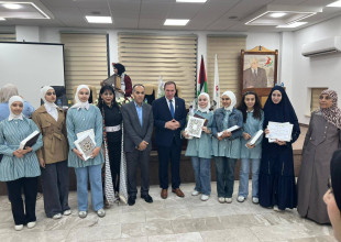 بلدية طولكرم / لجنة ضريبة التربية والتعليم ومديرية التربية والتعليم _ طولكرم تكرم الأديبة د. رولا غانم والفريق الفائز بشركة &ldquo;إيكو روك&rdquo;