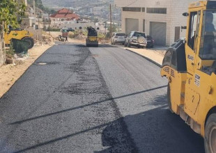 بلدية طولكرم تباشر أعمال تأهيل وتعبيد شارع حيوي في منطقة إسكان المعلمين