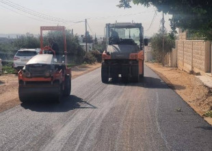 بلدية طولكرم تباشر تنفيذ مشروع تأهيل وتعبيد "دخلات اصطلاحية" في المدينة