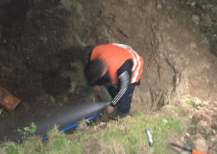 تنفيذ قطعات لخطوط مياه جديدة في حي الملسات