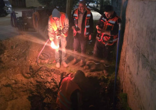 تنفيذ قطعات لخطوط مياه جديدة في حي الملسات