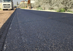 البدء بأعمال تعبيد شارع الأحراش