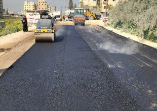 البدء بأعمال تعبيد شارع الأحراش