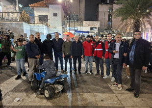 رئيس بلدية طولكرم يتفقد الأسواق ويشارك المواطنين أجواء ليلة عيد الفطر السعيد