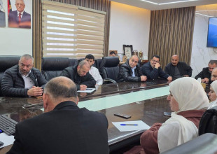 لجنة السير في محافظة طولكرم تجتمع في دار البلدية لمناقشة حلول مرورية عاجلة وتطوير البنية التحتية