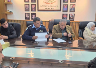 لجنة السير في محافظة طولكرم تجتمع في دار البلدية لمناقشة حلول مرورية عاجلة وتطوير البنية التحتية