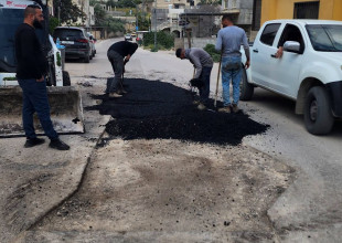 أعمال صيانة الحفر  وتعبيد الطرق في ضاحية ذنابة