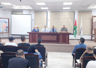 رئيس بلدية طولكرم يلتقي عمال مشاريع التعافي المجتمعي تمهيداً لانطلاقها