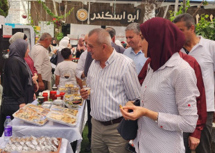مشاركة رئيس بلدية طولكرم السيد نصر فقها وعدد من أعضاء المجلس البلدي في افتتاح فعاليات معرض المنتجات الغذائية النسوية