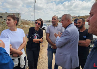 رئيس بلدية طولكرم يقود جولة تفقدية مع مؤسسات شريكة للاطلاع على احتياجات المناطق المهمشة والنازحين