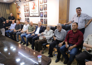 وفد من حركة فتح يزور بلدية طولكرم ويبحث سبل تعزيز الخدمات وصمود المواطنين