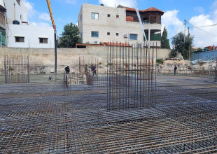 بلدية طولكرم تتابع سير العمل في مشروع مجمع الخدمات متعدد الأغراض وتشرف على صبة البلاطة الأرضية للأساسات