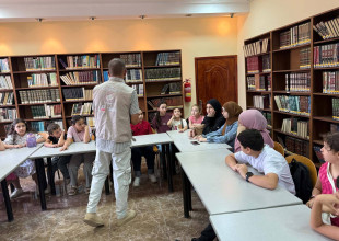 زيارة مؤسسة الرؤيا الفلسطينية للمكتبة العامة وتنفيذ ورشة توعية للاطفال