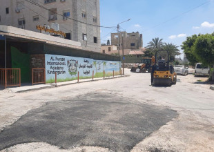 استمرار أعمال صيانة وتعبيد الطرق في المدينة والضواحي