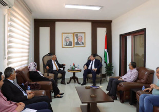رئيس بلدية طولكرم يبحث مع وزير النقل والمواصلات تطوير منظومة النقل العام ومعالجة الأزمة المرورية في المدينة