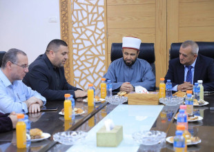 بلدية طولكرم تستقبل وزير الاوقاف والشؤون الدينية لتعزيز سبل التعاون  بين الطرفين
