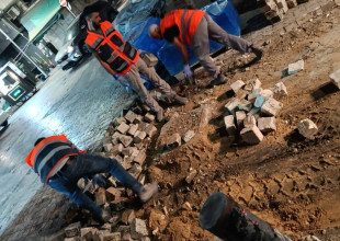 مشروع صيانة وإعادة تأهيل بلاط وحجر الشوارع والأرصفة وسط السوق التجاري