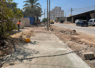 تواصل بلدية طولكرم تنفيذ أنشطة مشروع صيانة وتجميل الطرق الداخلية،