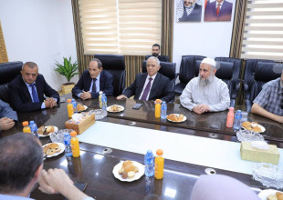 بلدية طولكرم تستقبل وزير الاوقاف والشؤون الدينية لتعزيز سبل التعاون  بين الطرفين