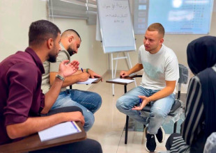 بلدية طولكرم ممثلة بوحدة المكتبات وتطوير القدرات تستضيف لقاءً توعوياً حول قرار مجلس الأمن "2250" لتعزيز دور الشباب في السلم والأمن