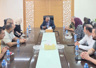 بلدية طولكرم تتسلم إهداءً من رواية &laquo;الرواية التي استهدفت