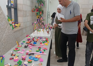 بلدية طولكرم تنظم معرض تدوير وتكريم اطفال المخيم الصيفي 2026 لقسم المكتبات